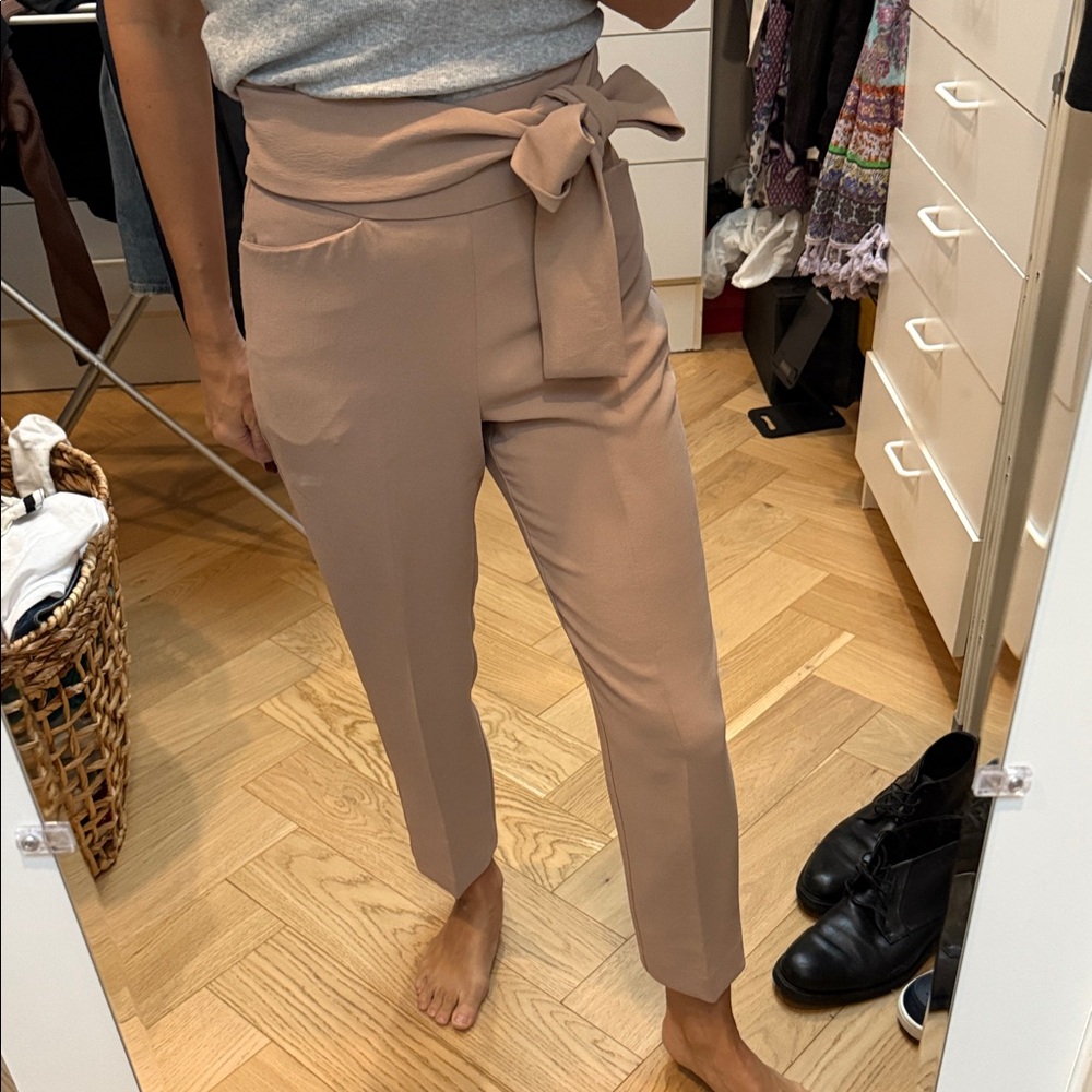 Wilfred Cropped Pants in Tan with Bow Detail